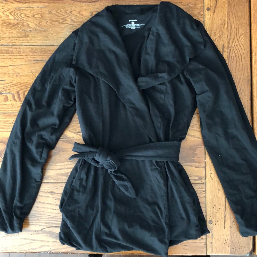 Patagonia Wrap in black, Size small